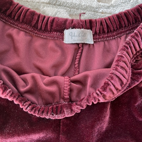 Brandy Melville Velvet Jogger Shorts - Picture 3 of 3